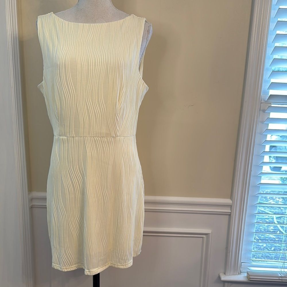 RIHOAS Elegant Cream Sleeveless Dress